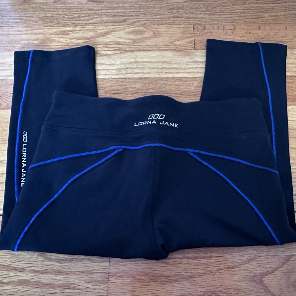 Lorna Jane Cropped Leggings Size Small NWOT